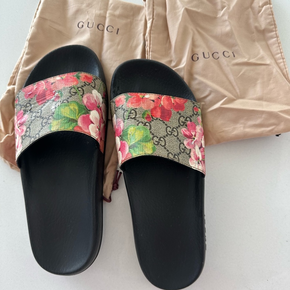 GG BLOOMS SUPREME FLORAL SLIDE SANDAL